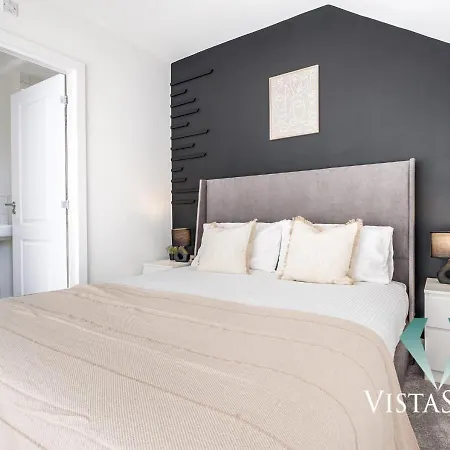 Holiday home Modern Spacious 4 Bed - Pool Table, Ps4, 4x Double With Vista Short Lets Birmingham