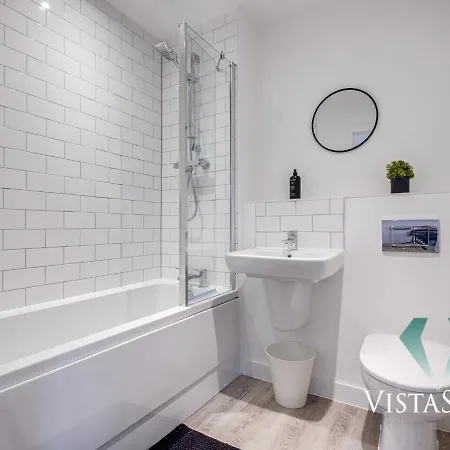 Semesterbostad Modern Spacious 4 Bed - Pool Table, Ps4, 4x Double With Vista Short Lets Birmingham